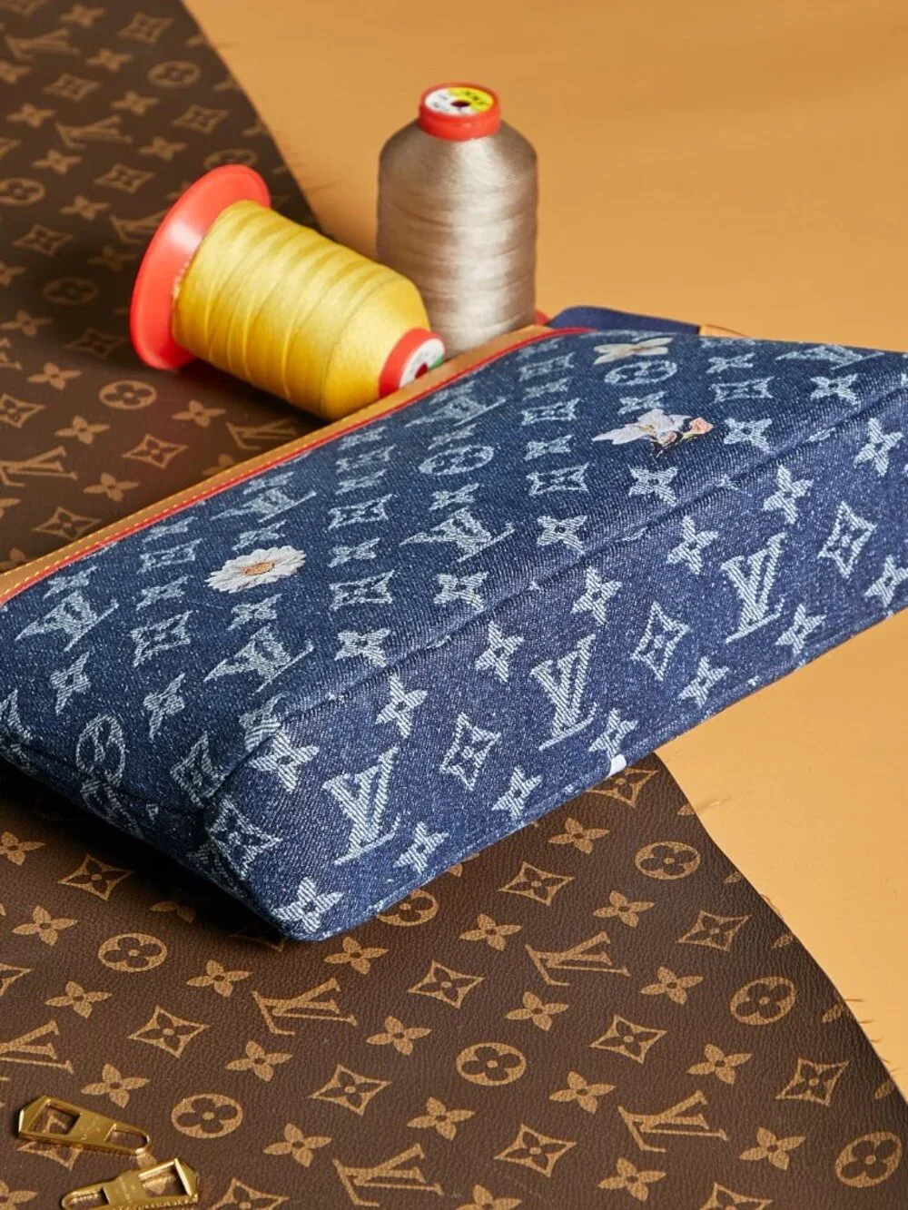 Louis Vuitton. dimensions 30
